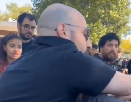 Un grupo de alumnos de la Universidad de Lanús acusó a un docente de agresión y LLA exigió explicaciones imagen-4