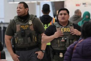 Documentos válidos y qué hacer si el ICE te detiene en un aeropuerto de EE.UU. imagen-2