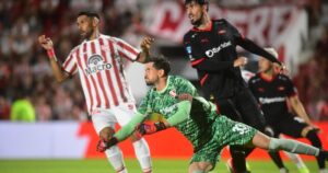 Lomónaco, de "tenemos mucha bronca" a "no hablo del arbitraje, todos fallamos" imagen-1