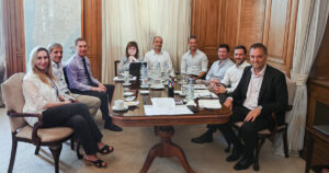 Javier Milei y sus medidas, EN VIVO: tras otro respaldo del Presidente frente al escándalo de sus viajes y propiedades, Adorni convocará a la mesa política de LLA Javier Milei y sus medidas, EN VIVO: tras otro respaldo del Presidente frente al escándalo de sus viajes y propiedades, Adorni convocará a la mesa política de LLA imagen-4