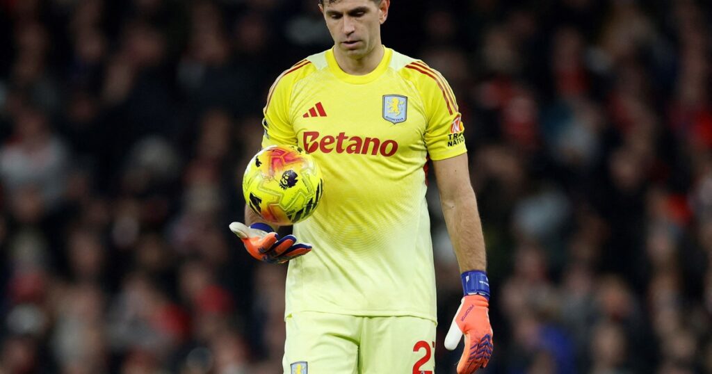 Con Dibu Martínez en el arco, el Aston Villa iguala sin goles ante el United imagen-37