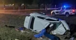 Una pareja y su hija de dos años murieron al chocar de frente contra un auto cuando intentaron sobrepasar a un camión en una ruta en San Juan imagen-3