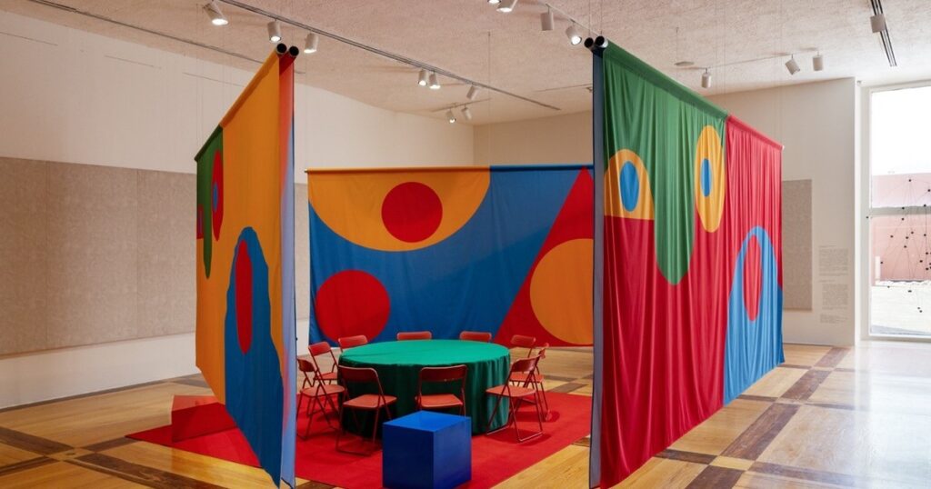 Ad Minoliti destaca y revitaliza la muestra por el 50° aniversario de la colección FEMSA en Monterrey imagen-100