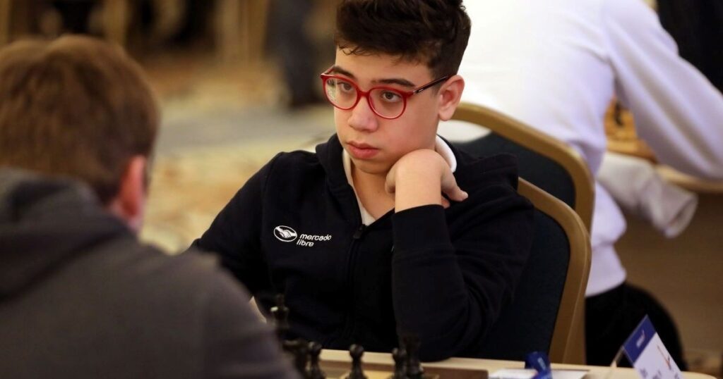 Faustino Oro sigue invicto en el Abierto de Aeroflot y se acerca a ser el Gran Maestro más joven de la historia imagen-40