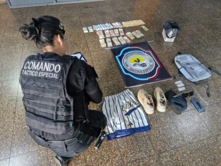 Irrumpió armado en una farmacia, se llevó dinero y fue capturado tras un rápido despliegue policial Irrumpió armado en una farmacia, se llevó dinero y fue capturado tras un rápido despliegue policial imagen-7