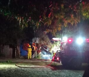 Incendio destruyó por completo una vivienda en Oberá Incendio destruyó por completo una vivienda en Oberá imagen-1