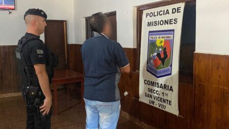 Amenazó a su vecino con un puñal y terminó detenido en San Vicente Amenazó a su vecino con un puñal y terminó detenido en San Vicente imagen-7
