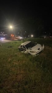 Conductora perdió el control y terminó en la banquina en San Vicente imagen-2