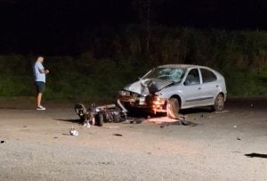 Choque entre un auto y una moto en el acceso a Itaembé Guazú: un hombre fue hospitalizado en Posadas imagen-7