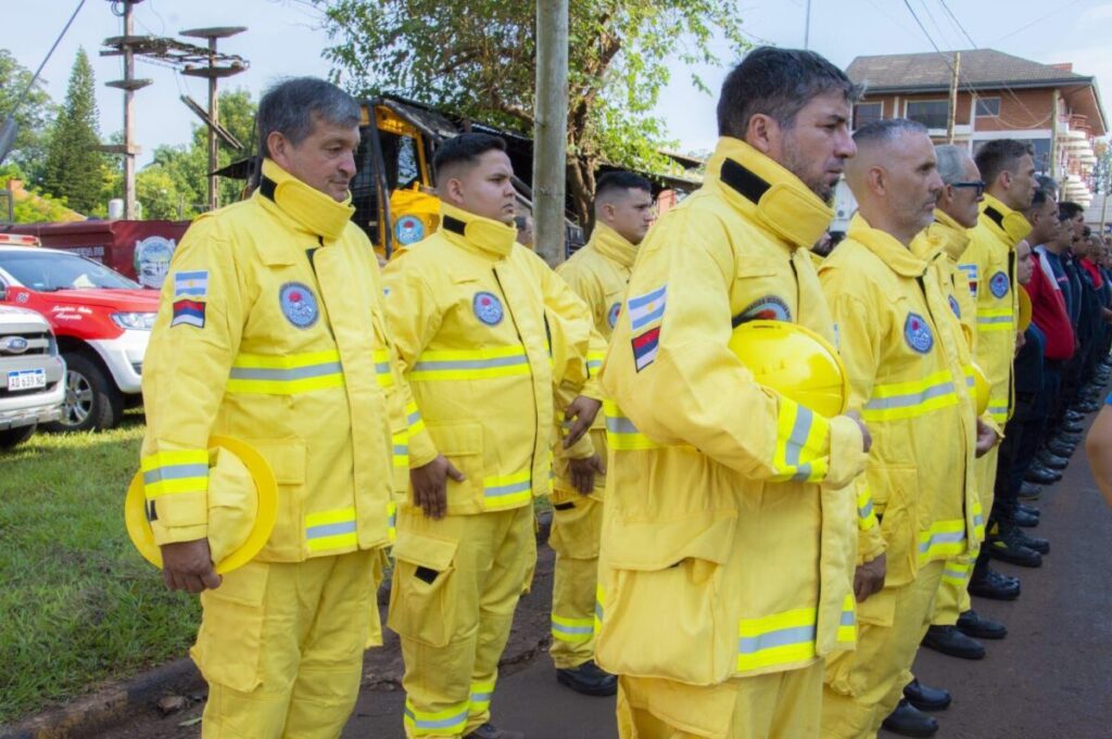 La Provincia entregó equipamiento para fortalecer la capacidad operativa de los Bomberos Voluntarios en todo el territorio imagen-5