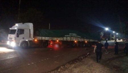 Siniestro fatal entre un camión y una motocicleta en Leandro N. Alem Siniestro fatal entre un camión y una motocicleta en Leandro N. Alem imagen-12