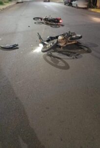 Posadas: choque entre motos dejó una mujer hospitalizada y uno de los conductores dio positivo de alcoholemia imagen-1
