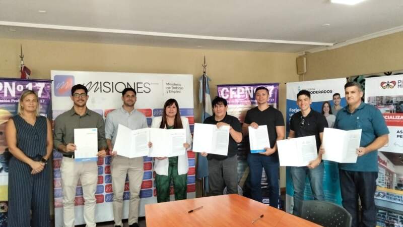Con la firma de Convenios, Misiones impulsa cursos de formación en plomería, pintura y colocación de cerámicos imagen-4