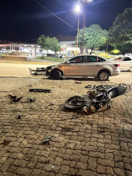 Colisión entre auto y motocicleta dejó un joven lesionado en Posadas imagen-20