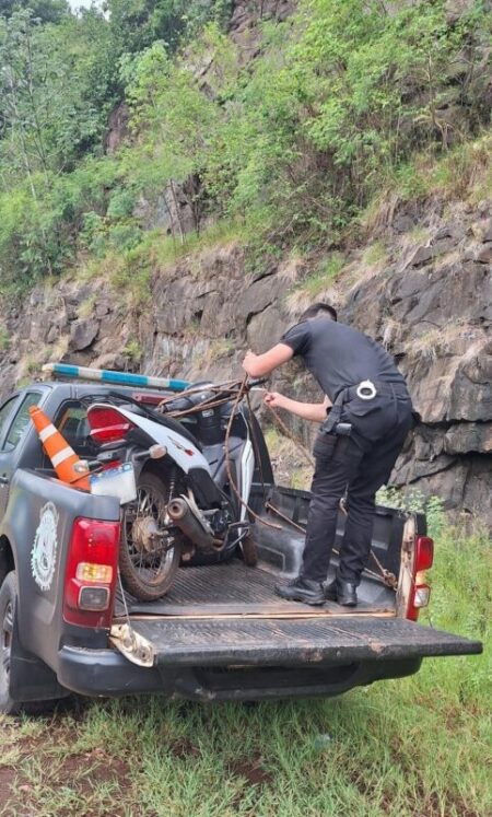 Minucioso trabajo policial permitió recuperar en Panambí una moto robada en Oberá imagen-72