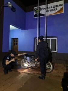 Recortó el escape para hacer más ruido con explosiones: la Policía lo interceptó y se quedó sin moto imagen-1