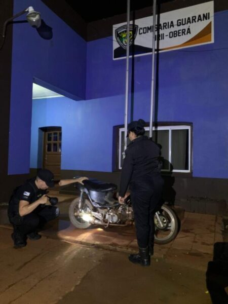 Recortó el escape para hacer más ruido con explosiones: la Policía lo interceptó y se quedó sin moto imagen-5