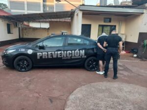 Una mujer conducía con 1,40 g/l de alcohol y su acompañante terminó demorado por entorpecer el procedimiento en Oberá Una mujer conducía con 1,40 g/l de alcohol y su acompañante terminó demorado por entorpecer el procedimiento en Oberá imagen-1