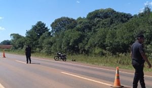 Imprudencia al volante: viajaban tres personas en una moto y despistaron en San Vicente Imprudencia al volante: viajaban tres personas en una moto y despistaron en San Vicente imagen-7