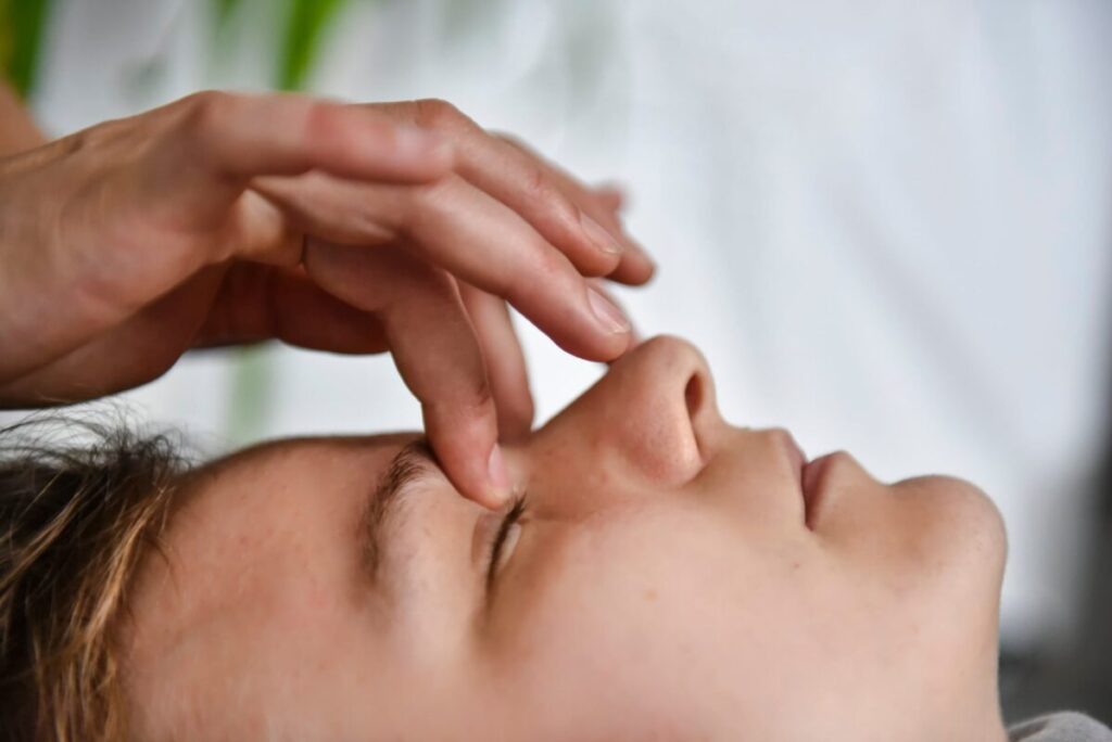 Access bars: la terapia no invasiva que “resetea” el cerebro y disminuye el ruido mental imagen-5