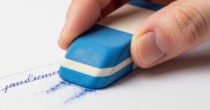 Pocos lo saben: para qué sirve la parte azul de la goma de borrar Pocos lo saben: para qué sirve la parte azul de la goma de borrar imagen-3