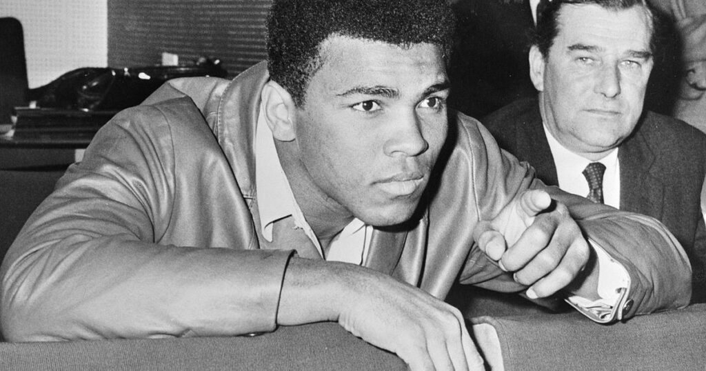 Cita del día, de Muhammad Ali: “Imposible es solo una palabra que utilizan los hombres débiles para vivir fácilmente en el mundo que se les dio, sin atreverse a explorar el poder que tienen para cambiarlo” imagen-101