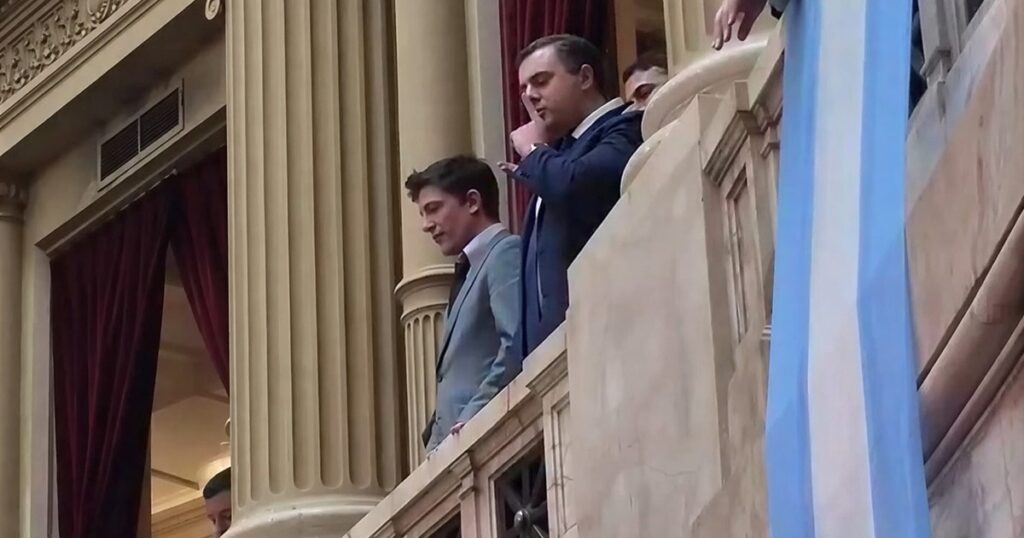 La caída en desgracia de Santiago Caputo hiere las chances de un "arreglo pragmático" al conflicto universitario imagen-98