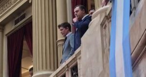 La caída en desgracia de Santiago Caputo hiere las chances de un "arreglo pragmático" al conflicto universitario imagen-3