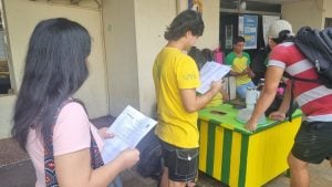 Posadas | Largas filas desde las 5 de la mañana en la FHyCs para tramitar el Boleto Estudiantil Misionero imagen-13