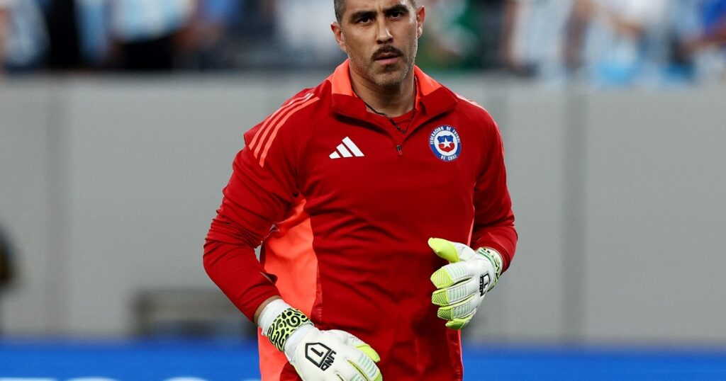 El ex Generación Dorada que liquidó al vigente plantel de Chile tras la goleada ante Nueva Zelanda El ex Generación Dorada que liquidó al vigente plantel de Chile tras la goleada ante Nueva Zelanda imagen-5