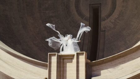 El final de la mejor saga de ciencia ficción de la década se acerca y será "más densa, llena de acción y más musculosa" imagen-111