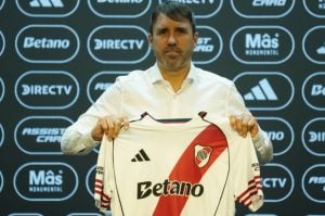 Chacho Coudet fue presentado en River: “No vine a un cumpleaños, quiero un equipo protagonista, físico y agresivo” Chacho Coudet fue presentado en River: “No vine a un cumpleaños, quiero un equipo protagonista, físico y agresivo” imagen-5