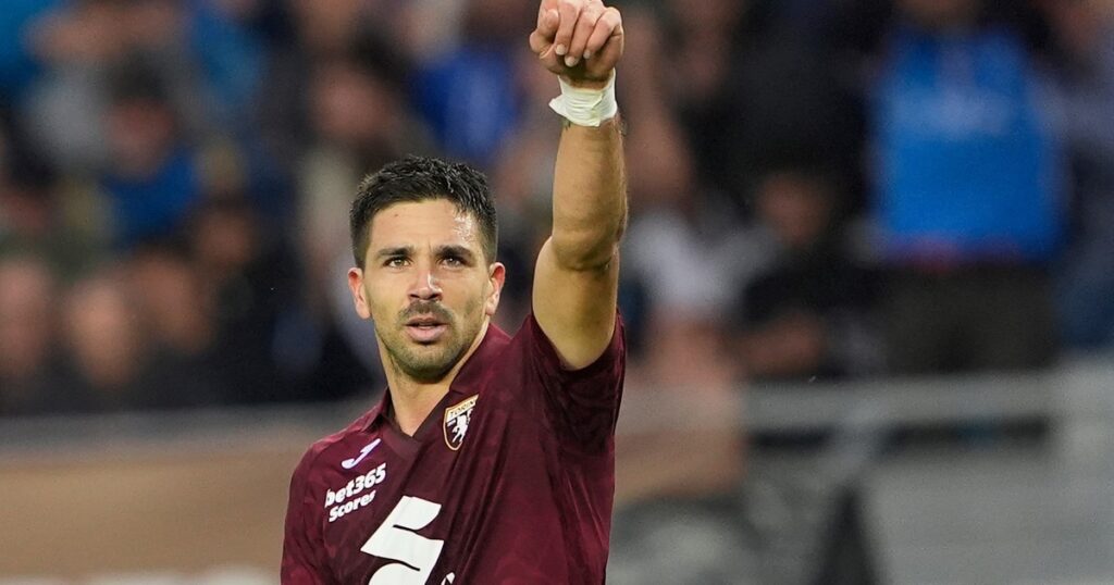 Video: Giovanni Simeone fue ovacionado por los hinchas del Napoli al salir reemplazado en el Torino imagen-38