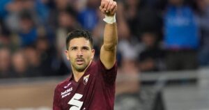 Video: Giovanni Simeone fue ovacionado por los hinchas del Napoli al salir reemplazado en el Torino imagen-2