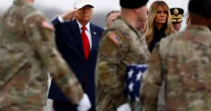 Donald Trump culpó a Irán por el ataque a una escuela de niñas que dejó casi 180 muertos imagen-3