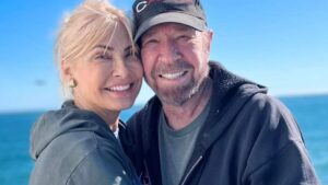 Chuck Norris se había retirado en 2017 para cuidar de su mujer 23 años menor Chuck Norris se había retirado en 2017 para cuidar de su mujer 23 años menor imagen-118