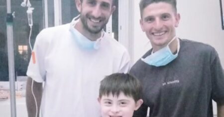 El hincha de Lanús que dio la vuelta olímpica desde un hospital y recibió la visita Cali Izquierdoz y Sasha Marcich pasó a sala común imagen-18