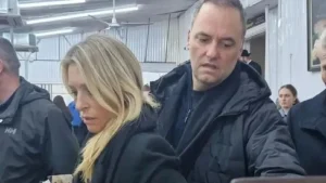 Polémica por el viaje de su esposa | Manuel Adorni aseguró que no tuvo costo para el Estado y sentenció: “No creo que me vuelva a acompañar” imagen-5