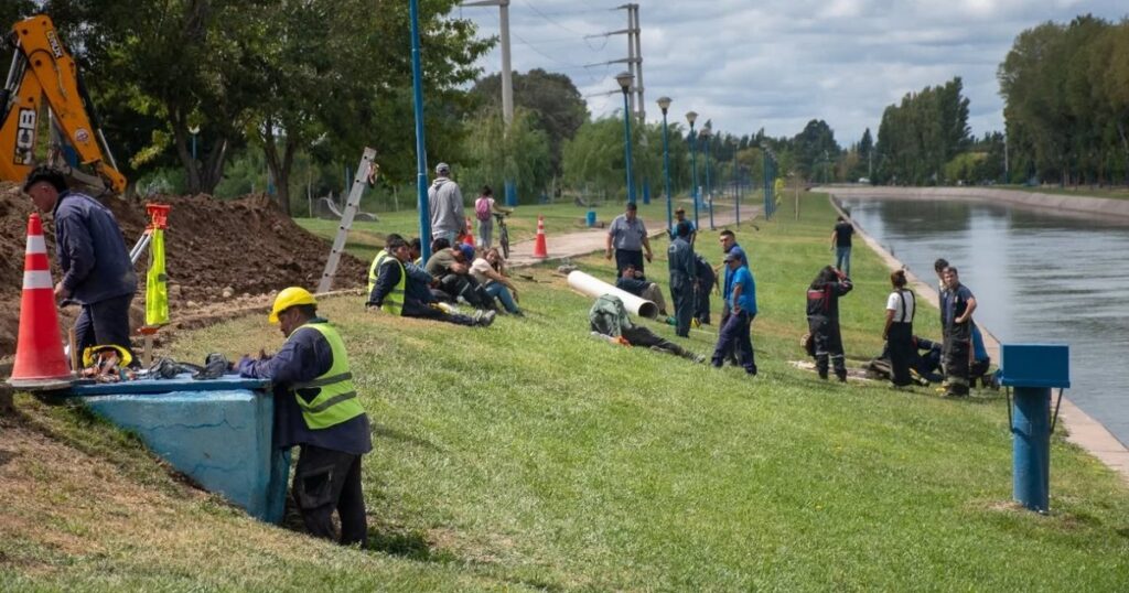 Río Negro: trabajaba en una obra cloacal y murió al quedar atrapado luego de un derrumbe imagen-97