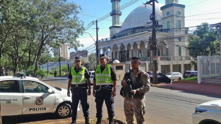 CDE: Refuerzan la seguridad en la Mezquita ante la tensión internacional y el inicio del Ramadán imagen-125