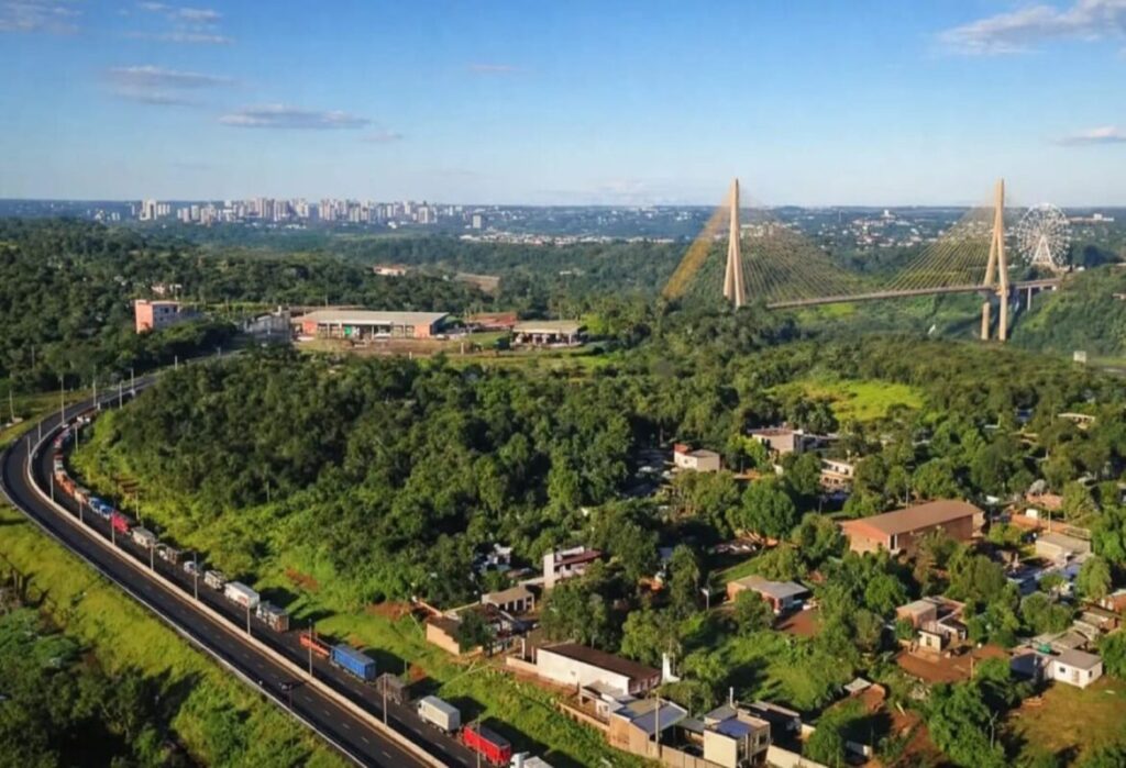 Camioneros de Paraguay piden prioridad para cargas en el Puente de la Integración imagen-5
