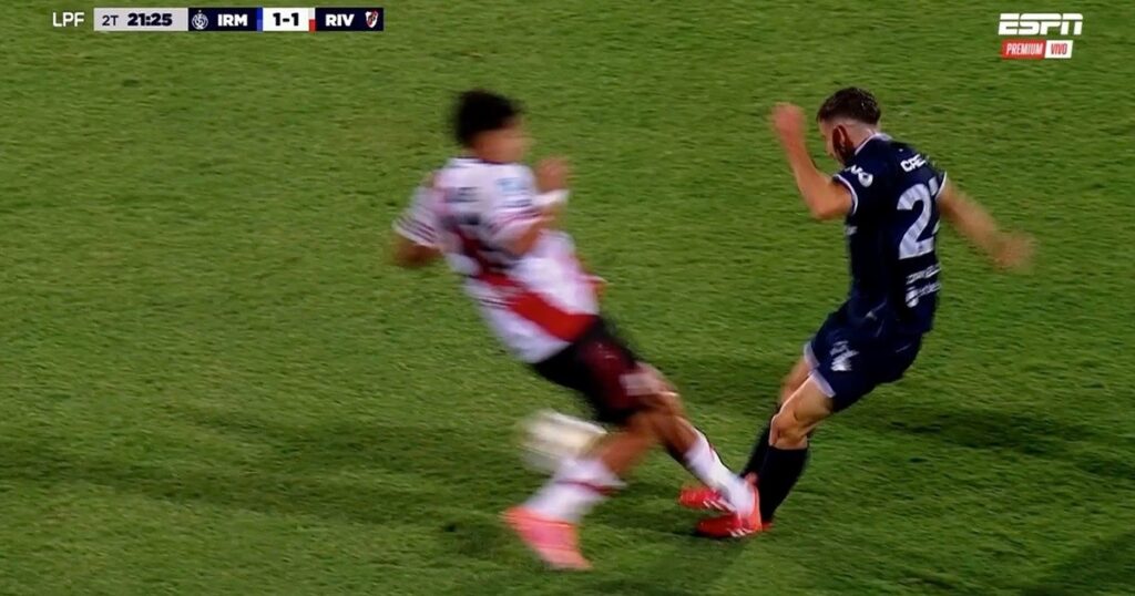 El penal que reclamó River y la roja de la que zafó Subiabre imagen-44