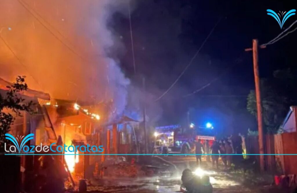 Incendio consumió por completo una vivienda en Iguazú: no hubo personas heridas imagen-78