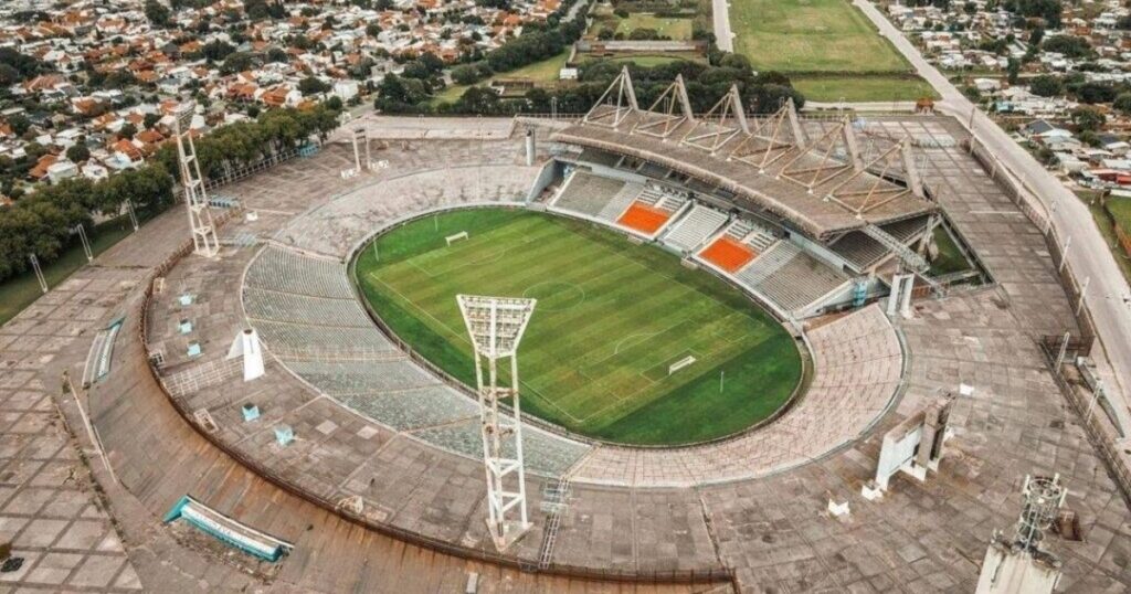 Licitación del estadio Minella marplatense: polémica por un símbolo histórico Licitación del estadio Minella marplatense: polémica por un símbolo histórico imagen-43