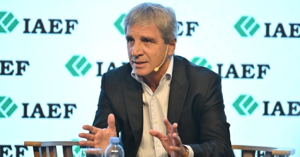 El Plan Otoño que discute Caputo incluye un "pagadiós" para las deudas domésticas imagen-98