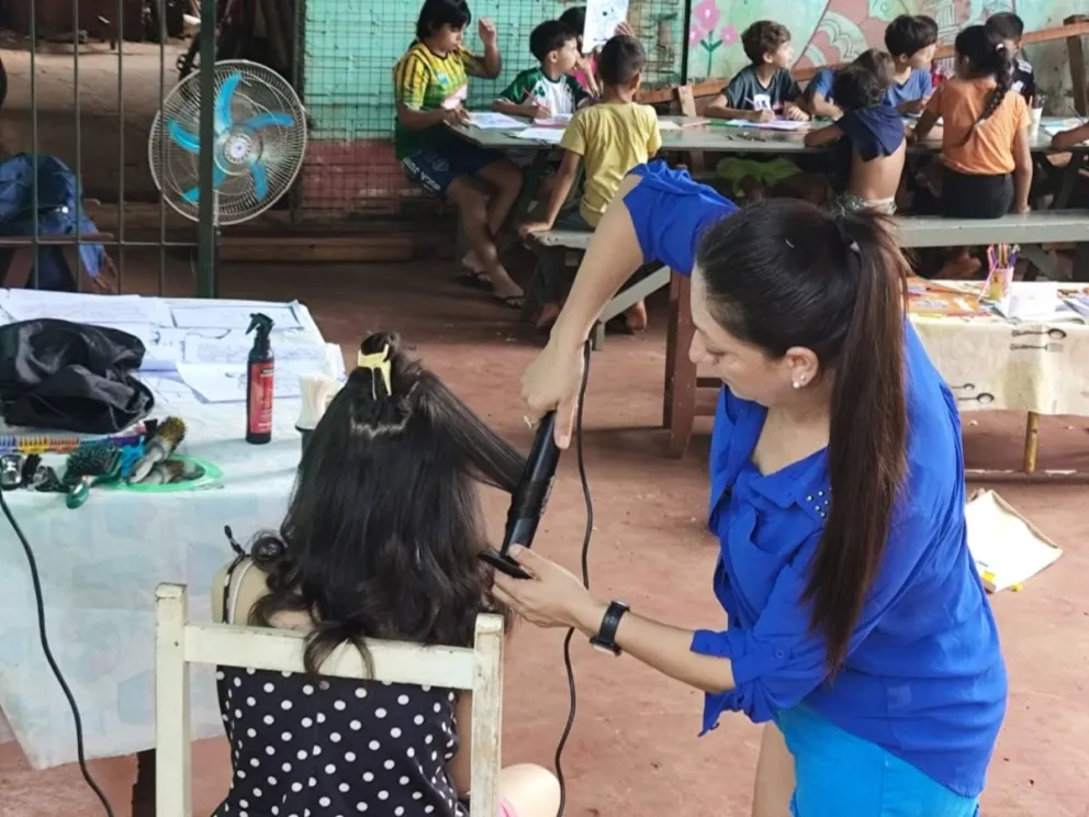 Iguazú: peluquera recorre merenderos y corta el pelo gratis a niños en situación vulnerable imagen-71