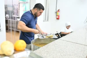 Humanidades: vuelve el servicio de cena al comedor Néstor Kirchner de Posadas Humanidades: vuelve el servicio de cena al comedor Néstor Kirchner de Posadas imagen-2