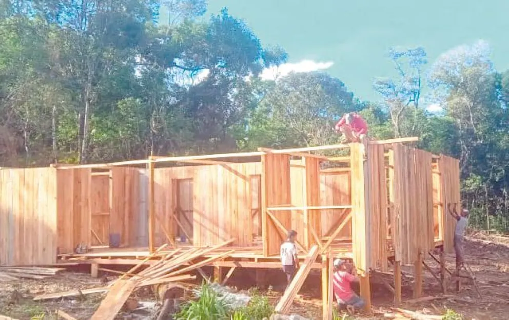 Los vecinos de Pozo Azul construyen su propia escuela Los vecinos de Pozo Azul construyen su propia escuela imagen-5