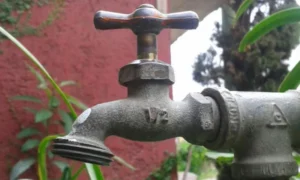 Otra vez se rompió un caño y hay varios barrios sin agua en Posadas imagen-2