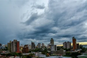 Domingo inestable con tormentas aisladas en Posadas: renovaron alerta amarilla imagen-3